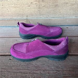 Lands End vintage zip-up slip-on walking shoes. Size 9.